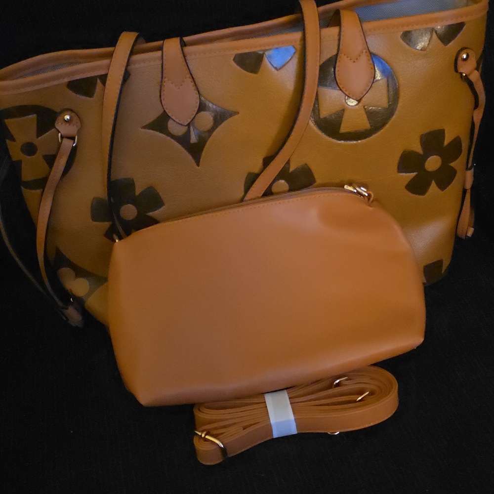 Women's Floral Pattern With Matching Pouch 16 Wide 10 Deep And Crossbody. Great